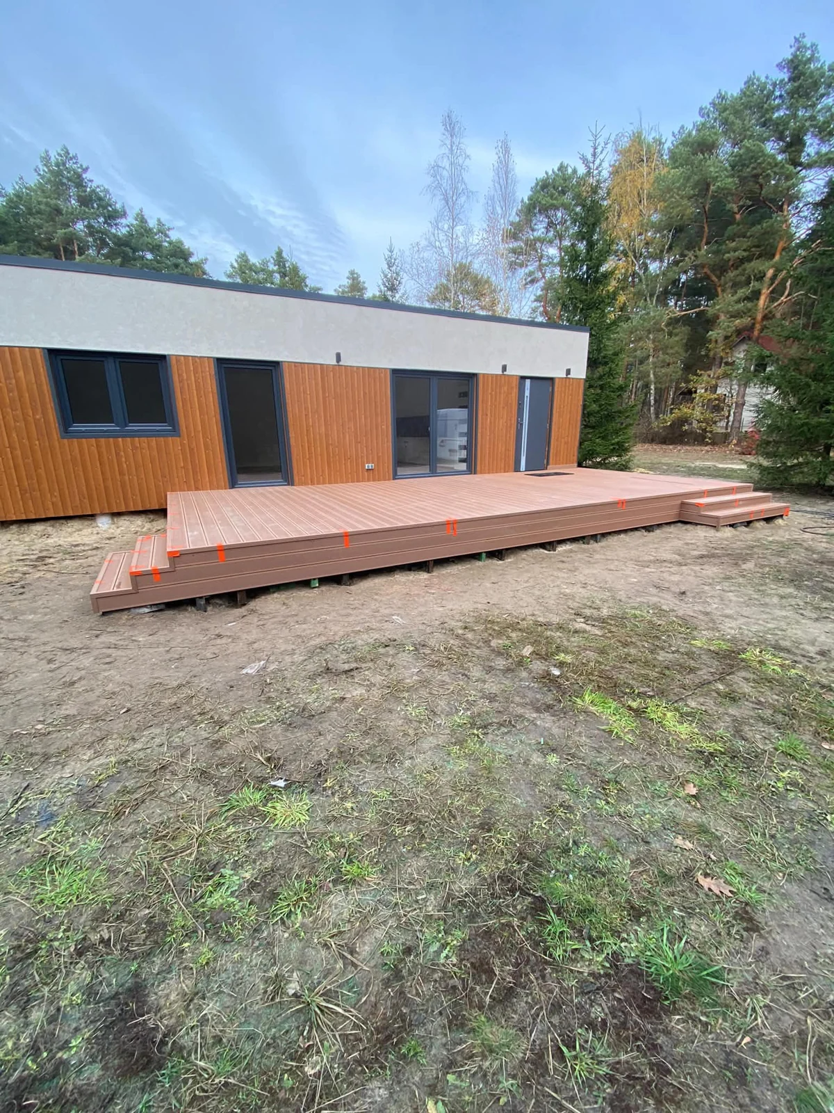 Taras przy domu modułowym — po